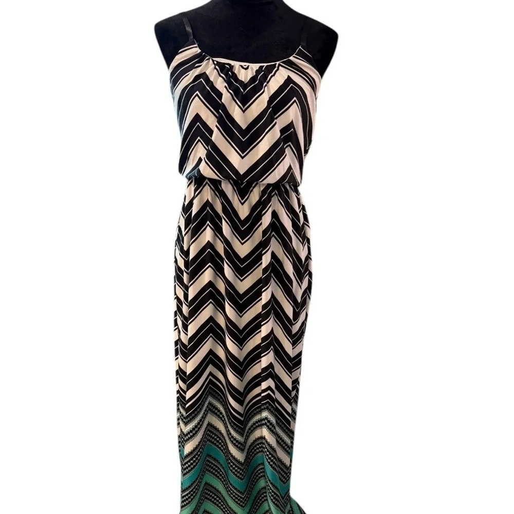 Maxi dress white and black‎ with some green at the bottom size s by bailey blue